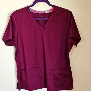 VERA BRADLEY MAGENTA PINK SHORT SLEEVE 2 POCKET SCRUB TOP‎ MEDIUM
